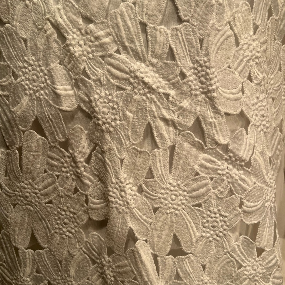 J Jill Top with flower lace detail in white. Size MP - Picture 12 of 16